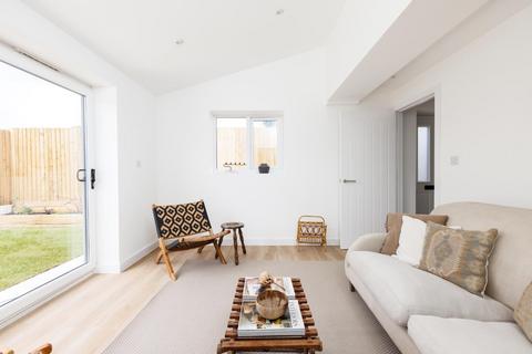 2 bedroom end of terrace house for sale, Crossways Road, Knowle Park