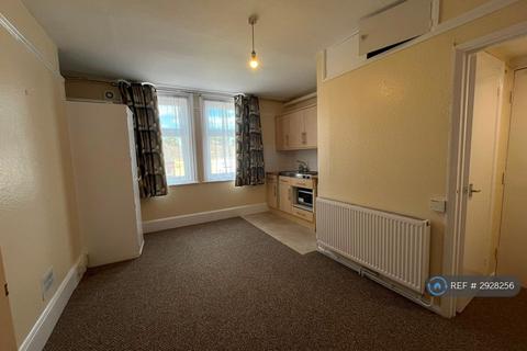 Studio to rent, Tonbridge Road, Maidstone, ME16