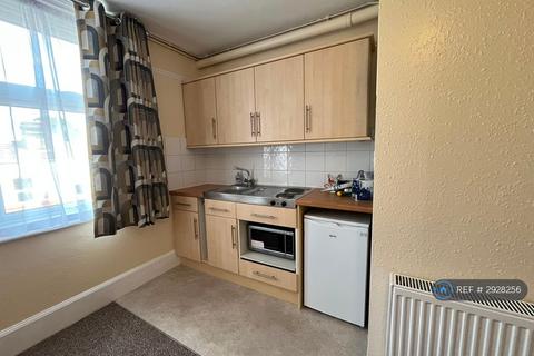 Studio to rent, Tonbridge Road, Maidstone, ME16