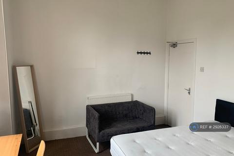 4 bedroom flat to rent, Otago St, Glasgow, G12