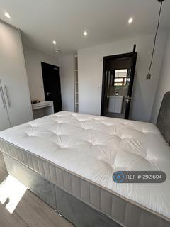 1 bedroom in a house share to rent, Victoria Court, Feltham, TW14