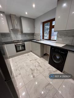 1 bedroom in a house share to rent, Victoria Court, Feltham, TW14