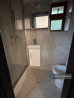 1 bedroom in a house share to rent, Victoria Court, Feltham, TW14