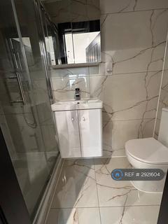 1 bedroom in a house share to rent, Victoria Court, Feltham, TW14