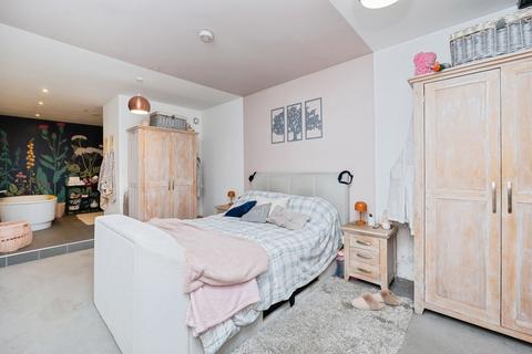 2 bedroom flat for sale, Lake Shore Drive, Bristol, Somerset, BS13