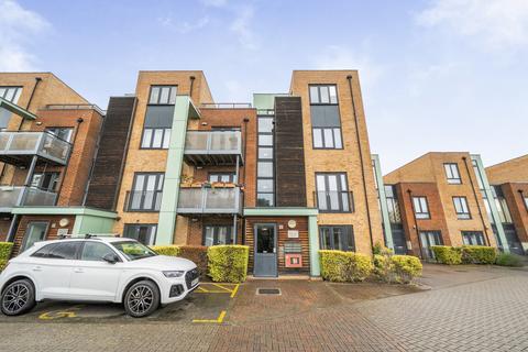 Esquiline Lane, Mitcham CR4