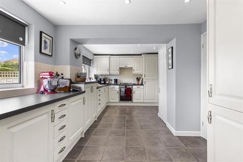 5 bedroom semi-detached house for sale, Woodpecker Drive, Hailsham