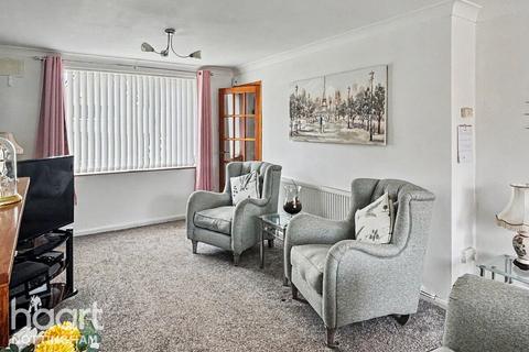 3 bedroom end of terrace house for sale, Thistledown Road, Clifton