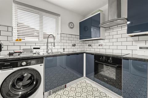 2 bedroom apartment for sale, Montague Road, Sale