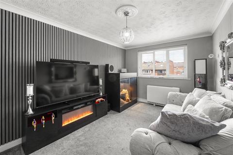 2 bedroom apartment for sale, Montague Road, Sale
