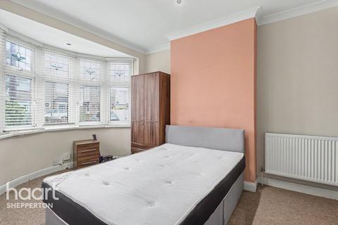 1 bedroom in a house share to rent, Guildford Avenue, FELTHAM