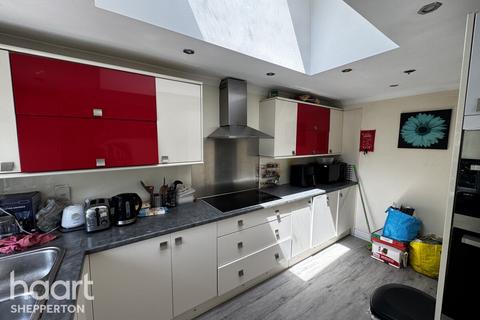 1 bedroom in a house share to rent, Guildford Avenue, FELTHAM