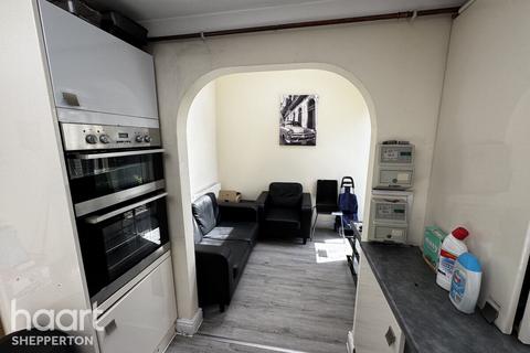 1 bedroom in a house share to rent, Guildford Avenue, FELTHAM