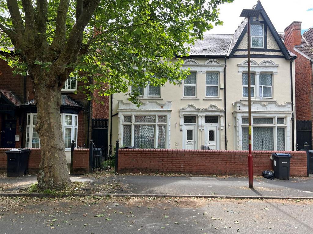 5 bedroom semi-detached house for sale