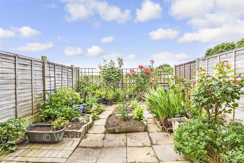 3 bedroom townhouse for sale, Kingfisher Road, Aylesford ME20