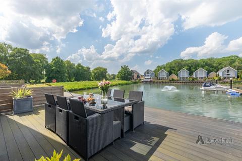 4 bedroom house for sale, Waters Edge, Wansford