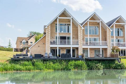 4 bedroom house for sale, Waters Edge, Wansford