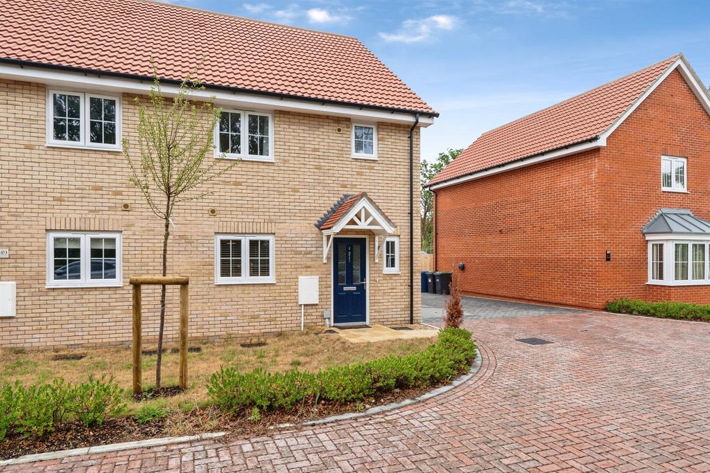 3 bedroom semi-detached house for sale