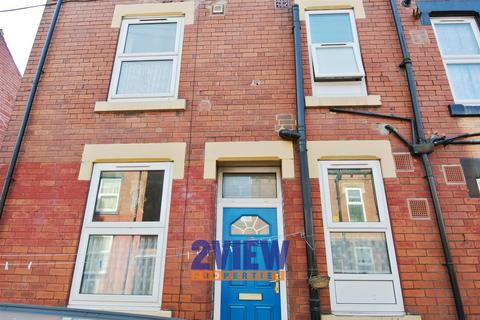 2 bedroom house to rent, Harold Street, Hyde Park, Leeds