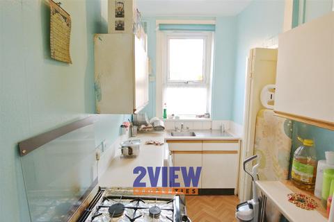 2 bedroom house to rent, Harold Street, Hyde Park, Leeds