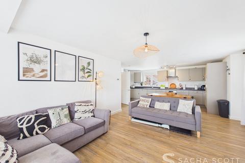 2 bedroom flat for sale, Preston Manor Road, Tadworth, KT20