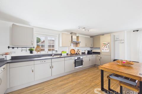 2 bedroom flat for sale, Preston Manor Road, Tadworth, KT20