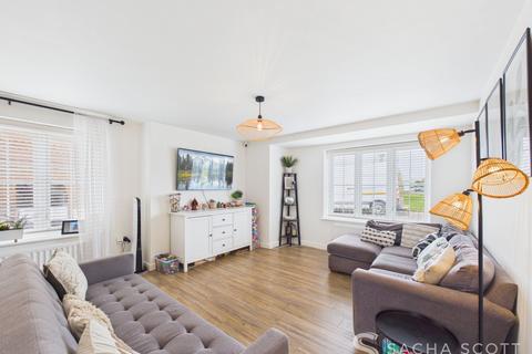 2 bedroom flat for sale, Preston Manor Road, Tadworth, KT20