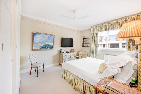 1 bedroom flat for sale, Sloane Court East, London SW3
