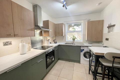 2 bed flat/apartment for rent in Kenilworth Road, Leamington Spa, CV32