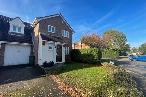 3 bed house for rent in Holly Bank, Basildon, SS16