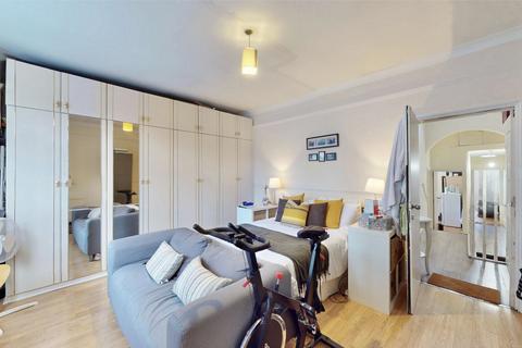 5 bedroom terraced house for sale, Bathurst Gardens, London NW10