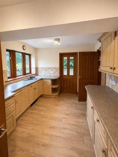 3 bedroom detached house to rent, Haslingden Old Road, Rawtenstall, BB4