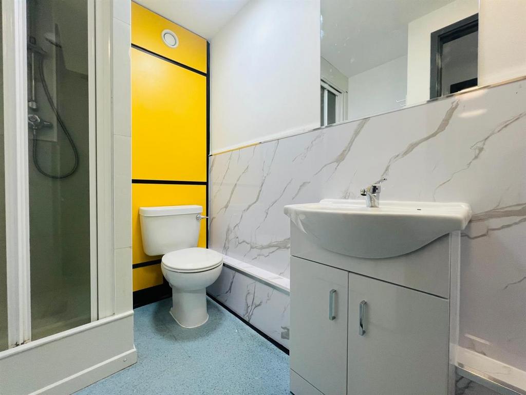 House in Oadby and Wigston, Oadby - More
