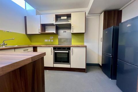 5 bedroom house of multiple occupation to rent, Meadowcourt Road, Leicester