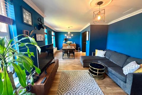 2 bedroom flat to rent, Leeman Road, York