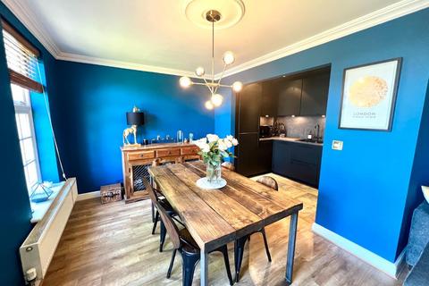 2 bedroom flat to rent, Leeman Road, York