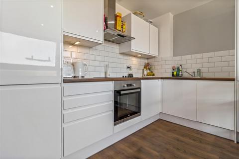 1 bedroom flat for sale, Strand Parade, Goring-By-Sea