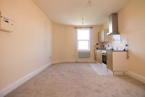 Semi detached house to rent, Newly Decorated Studio Apartment To Let – Walliscote Road South, Weston-super-Mare