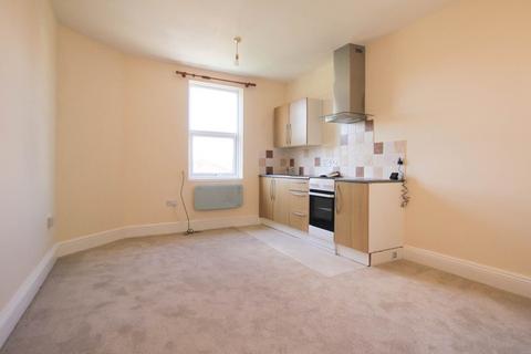 Semi detached house to rent, Newly Decorated Studio Apartment To Let – Walliscote Road South, Weston-super-Mare