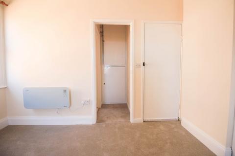 Semi detached house to rent, Newly Decorated Studio Apartment To Let – Walliscote Road South, Weston-super-Mare