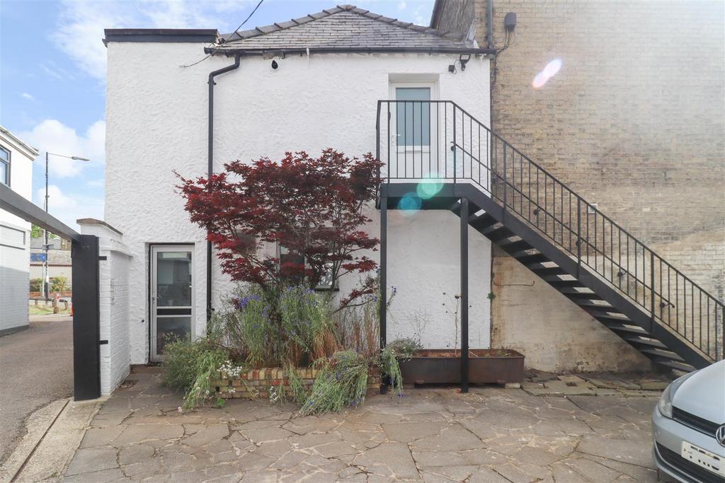 3 bedroom apartment to rent