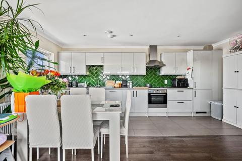 2 bedroom flat for sale, Brampton Road, Bexleyheath, DA7