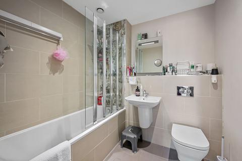 2 bedroom flat for sale, Brampton Road, Bexleyheath, DA7