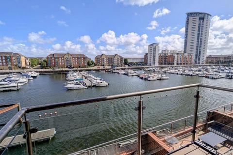 2 bedroom flat to rent, Squire Court, Marina, Swansea. SA1 3XB