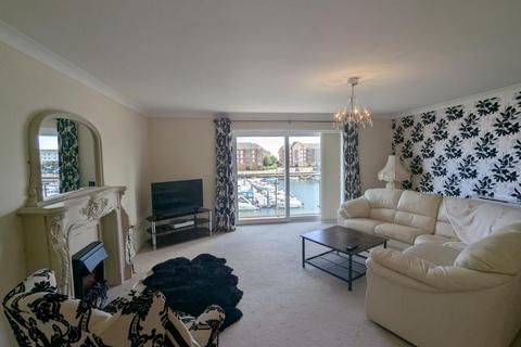 2 bedroom flat to rent, Squire Court, Marina, Swansea. SA1 3XB