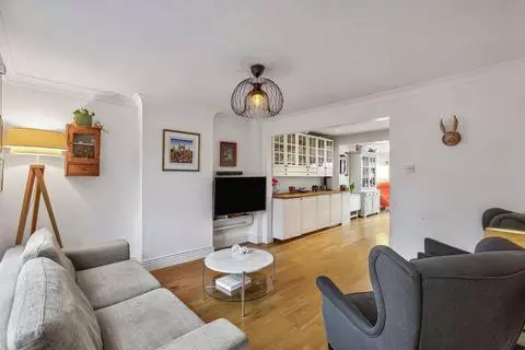 House in London, London Borough of Richmond upon Thames - View 2