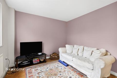 2 bedroom ground floor flat for sale, Blakes Road, London