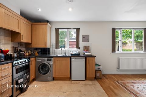 2 bedroom ground floor flat for sale, Blakes Road, London