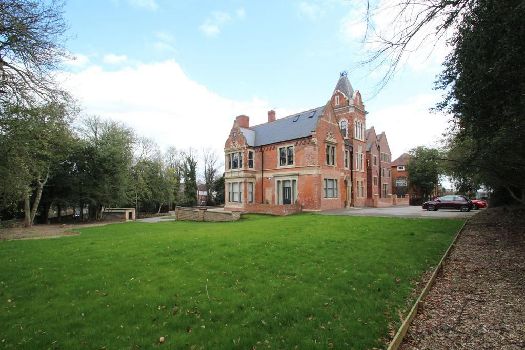 2 bedroom flat for sale