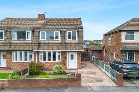 Semi-detached bungalow - Berkshire Drive, Woolston, WA1